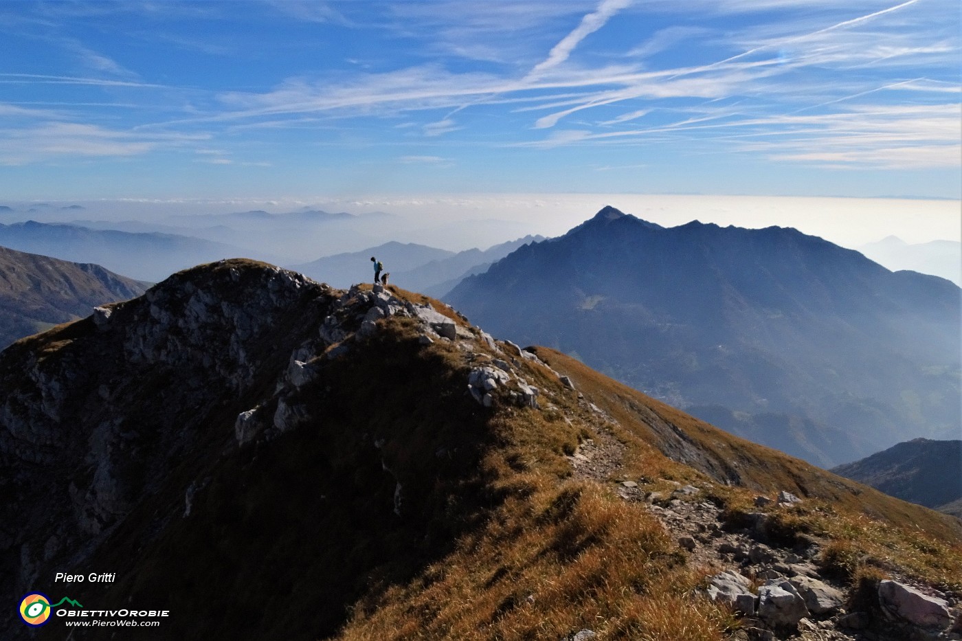 78 Scendiamo in cresta con vista in Alben.JPG